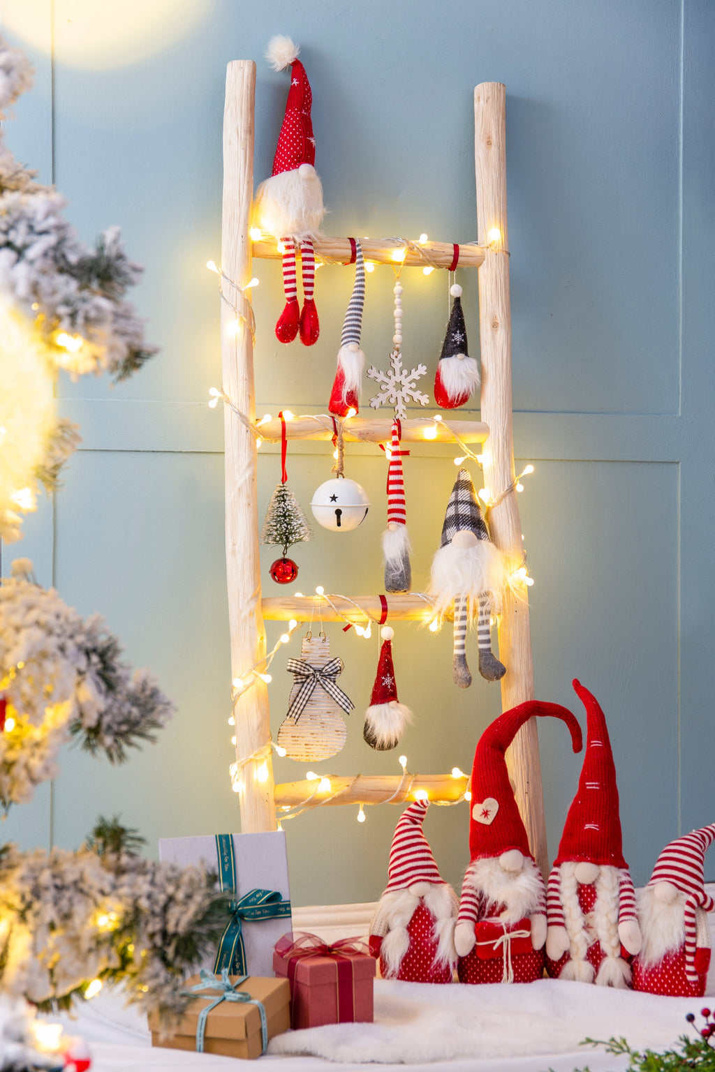 S/4 21.3x5.5x25.5' Fabric Red Gnomes Families Decor